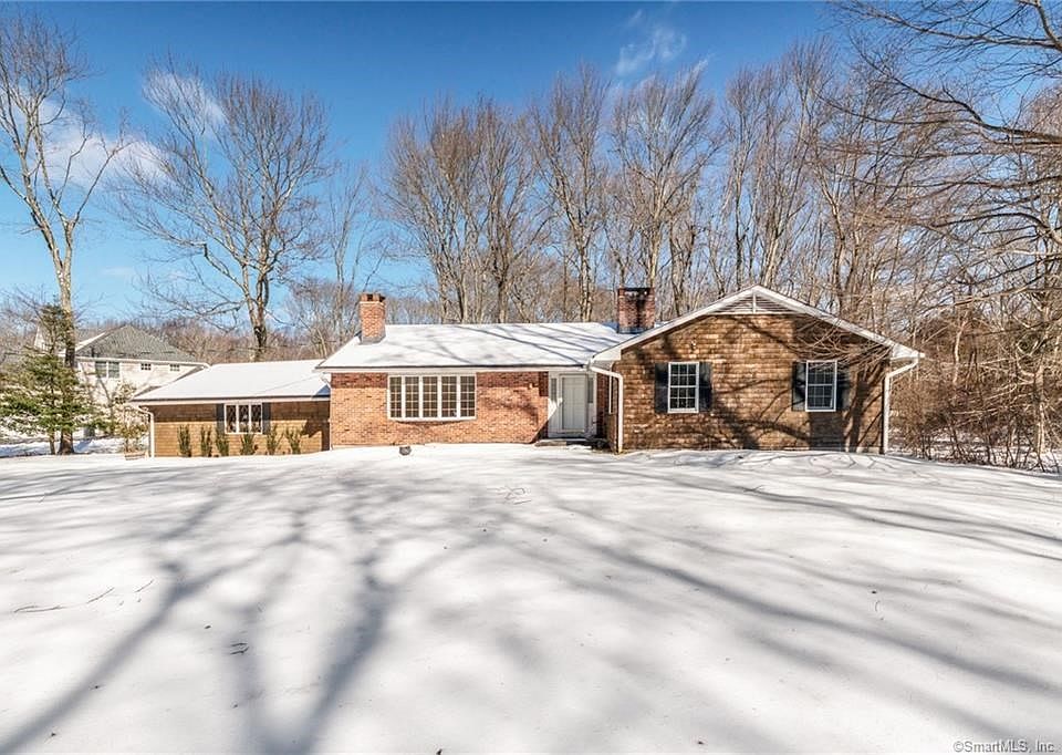 Front exterior picture of 65 Hunting Hill Rd in Woodbridge