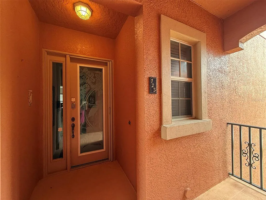 3 bed, 2.0 bath, 1903 sqft, $2,495 — Photo 2