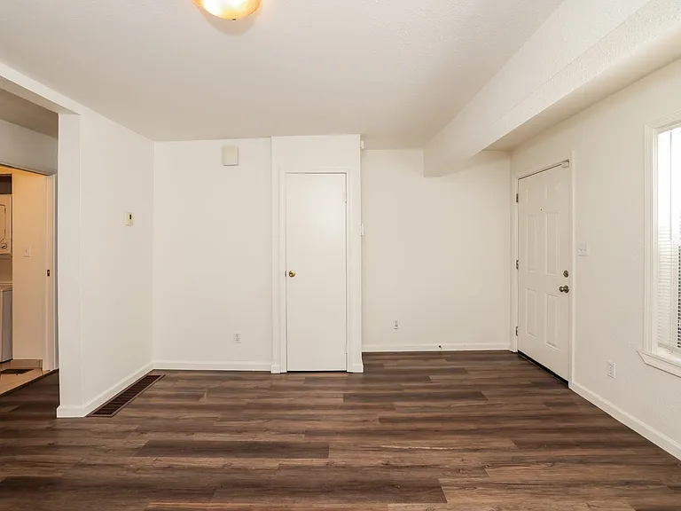5851 Vallejo St #B — Photo 5