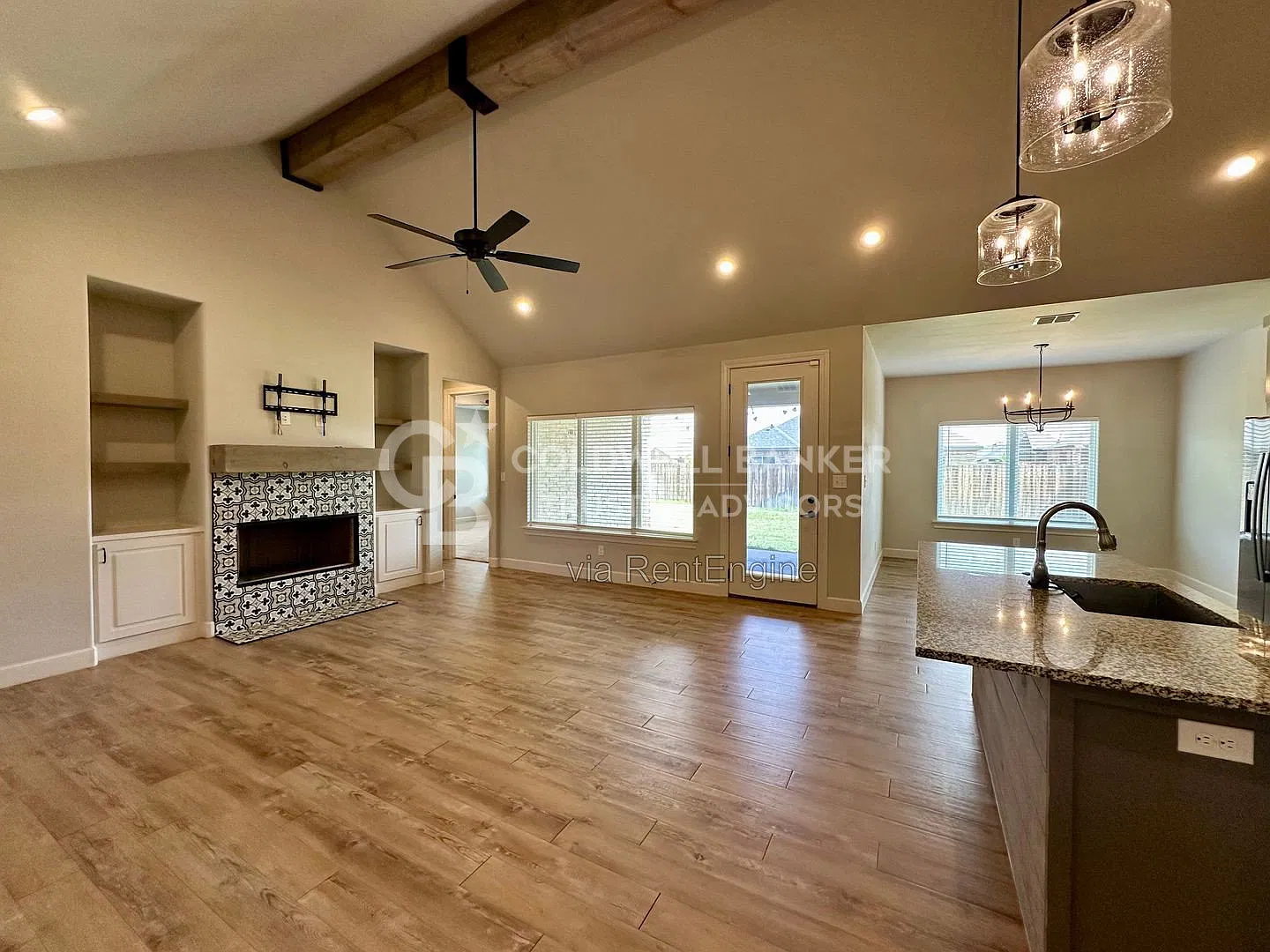 4 bed, 2.0 bath, 2016 sqft, $2,825 — Photo 2