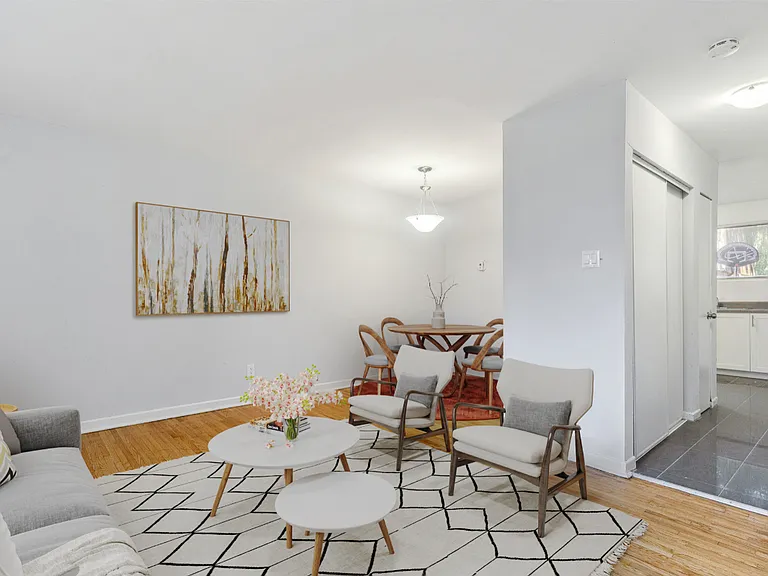 1560 Bloor St — Photo 5