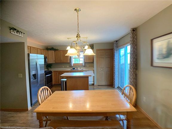 5th image of 472 Charleton Dr