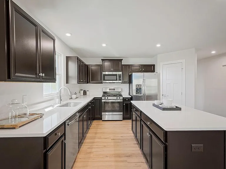 3695 Mayfield Rd — Photo 3