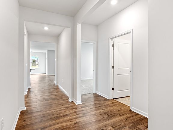 5th image of 1094 White Willow Dr
