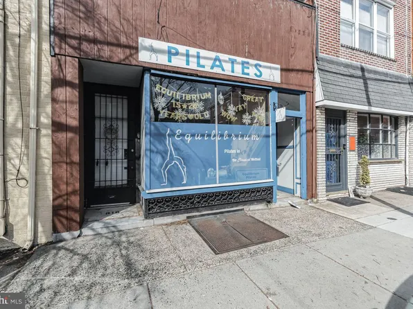 818 S 8th St, Philadelphia, PA 19147