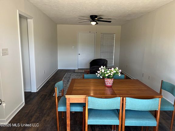 4th image of 121 Fairfax Cir #B