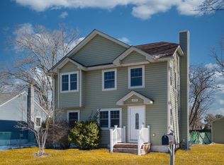 1335 Pine Acres Blvd, Bay Shore, NY 11706