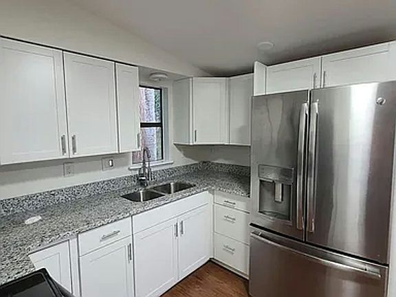 3rd image of 4 E Bay St