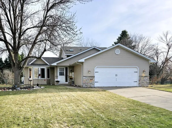9243 Queens Gdn N, Brooklyn Park, MN 55443