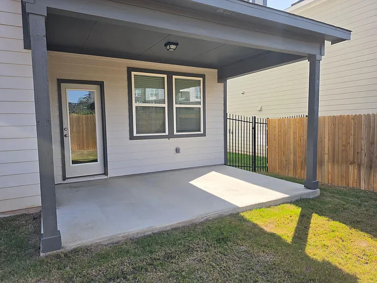 2913 Tavern Dr — Photo 9