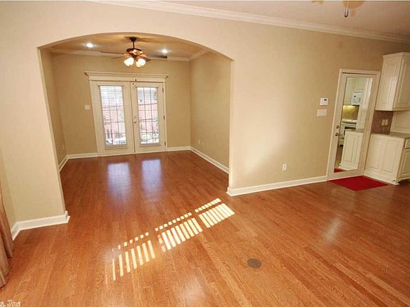 4th image of 16 Chapman Ln