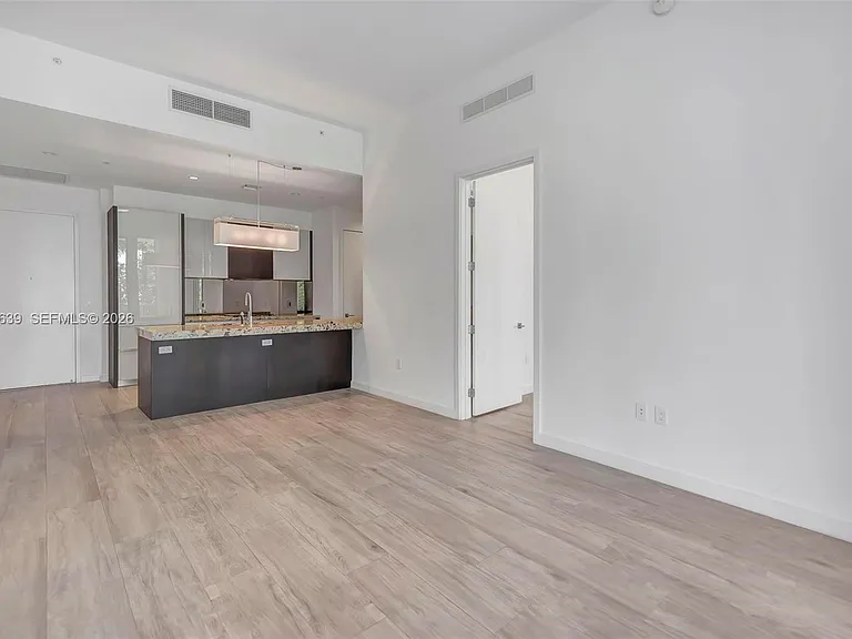 2831 S Bayshore Dr #402 — Photo 7