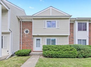 402 Standish Ct, Bolingbrook, IL 60440