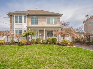 21 Oleander Way, Clark, NJ 07066