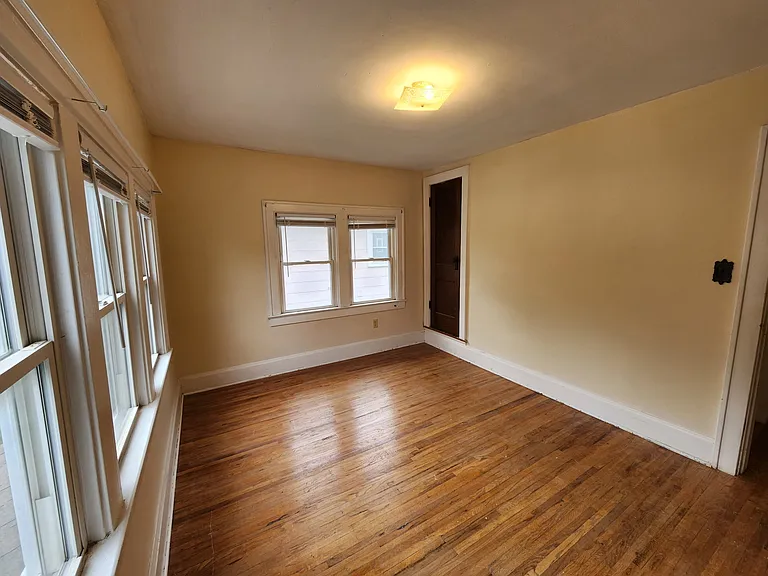 2842 Indianola Ave — Photo 3