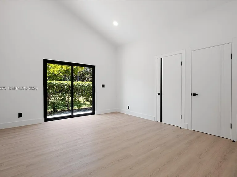 1543 SW 1st Ave — Photo 41