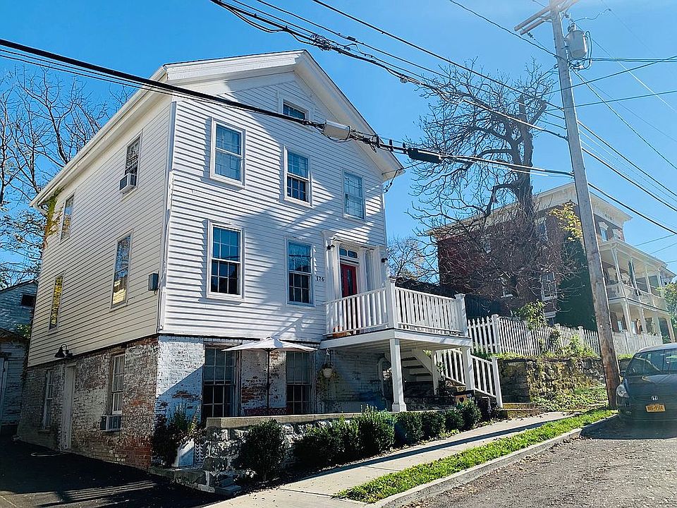 2nd image of 176 Broad St