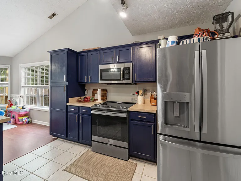 183 Bridlewood Dr — Photo 12