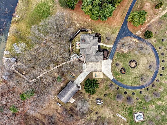 4th image of 1725 Hemlock Rd