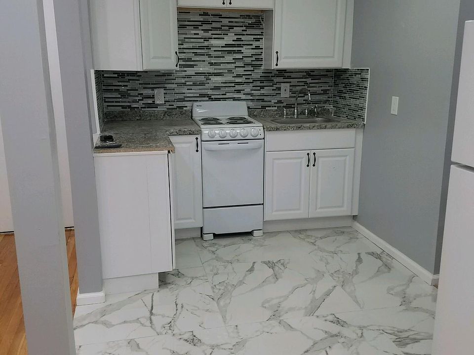 1st image of 11 Francis Ave APT 3D
