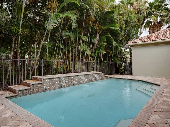 4th image of 2218 Falls Cir