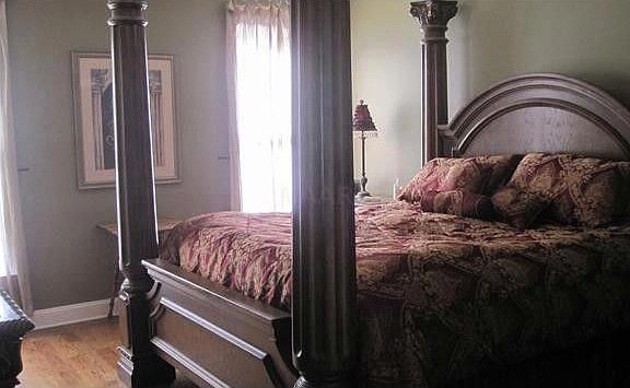 5th image of 655 Woodsedge Dr