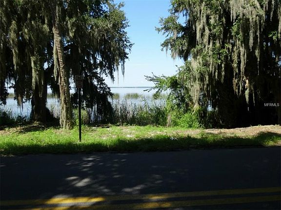 3rd image of Lakeshore Dr