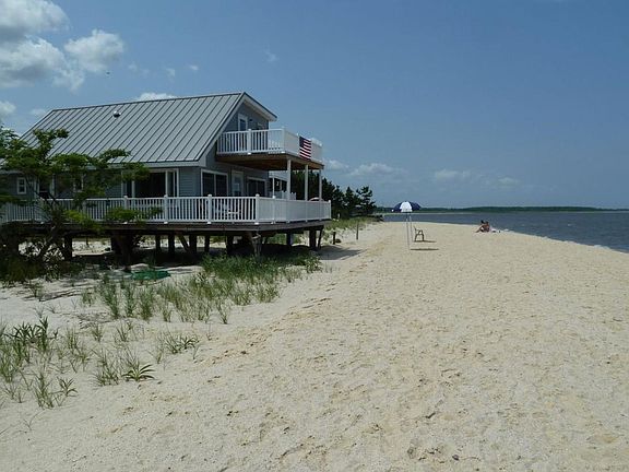 2nd image of 172 N Bayshore Dr
