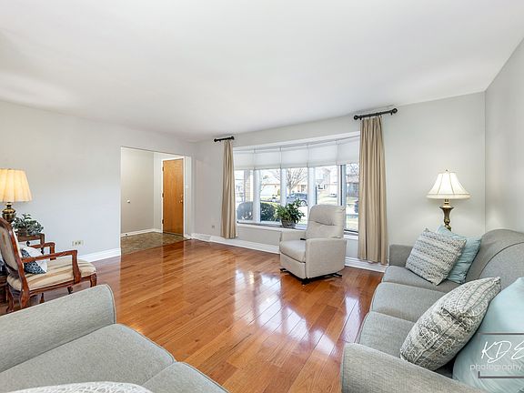 5th image of 10128 Mansfield Ave