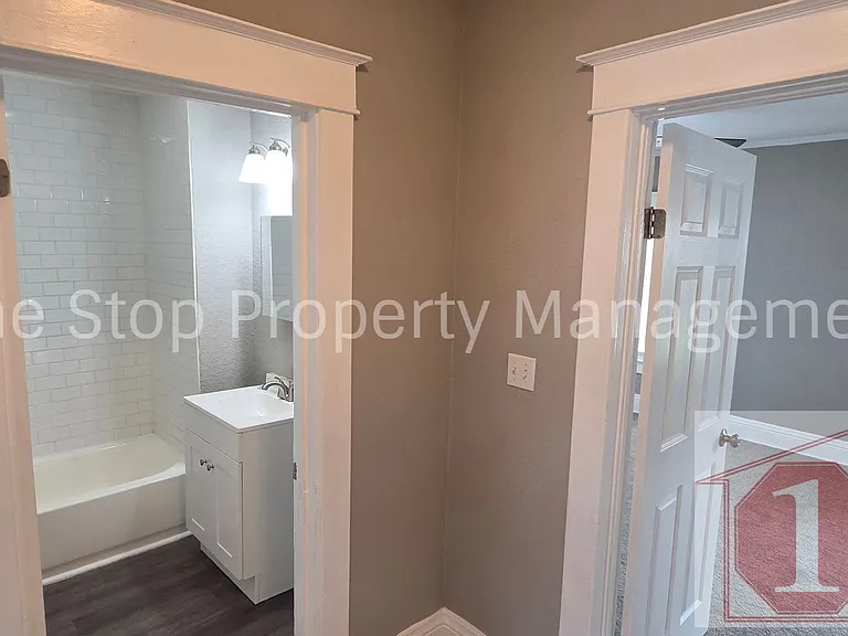2821 Wabash Ave — Photo 27