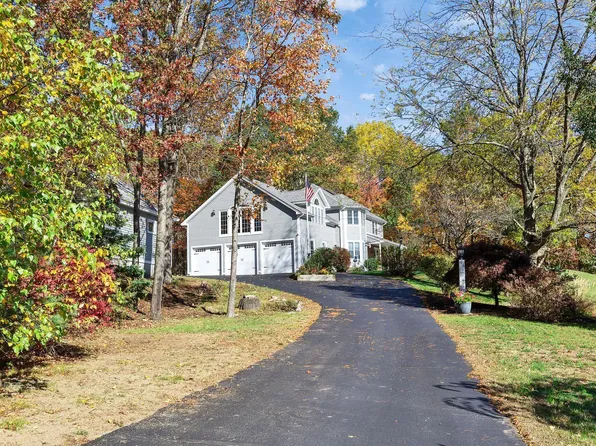 13 Johns Drive, Hooksett, NH 03106