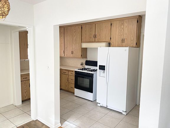 2nd image of 215 N Buena Vista St