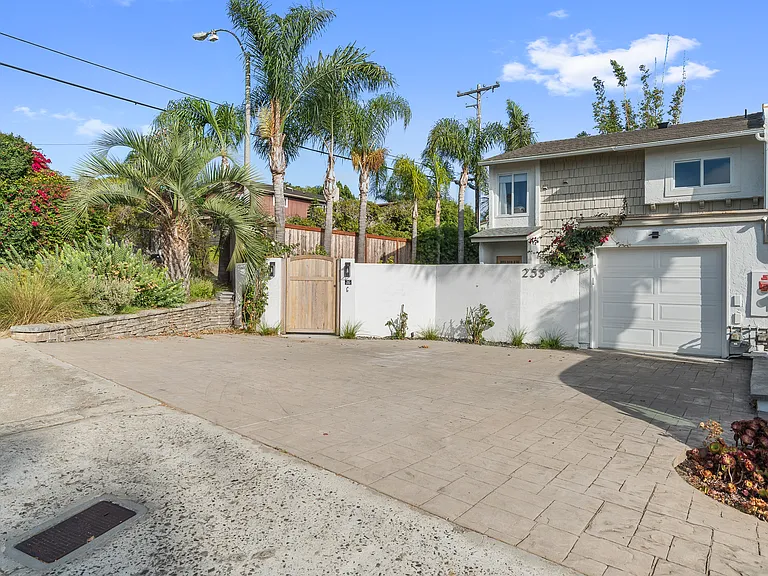 253 Calle De Madera — Photo 1