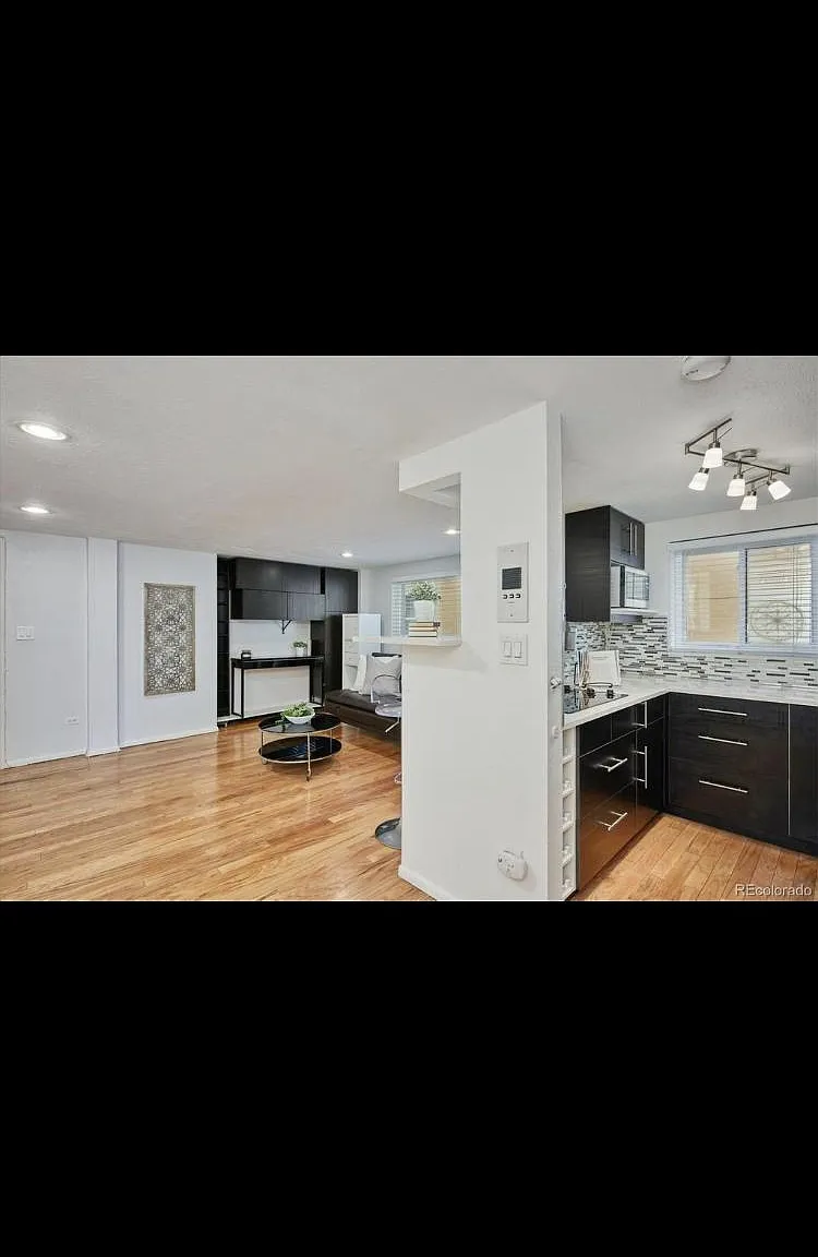 352 S Lafayette St — Photo 3