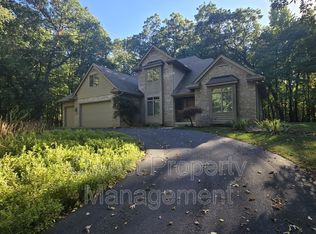 507 Roundtree Dr NE, Ada, MI 49301