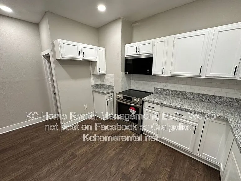 3016 E 32nd St — Photo 7