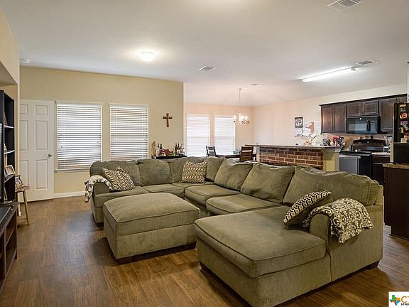 5th image of 403 Capistrano Dr