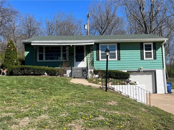 213 S Gant St, Sugar Creek, MO 64054