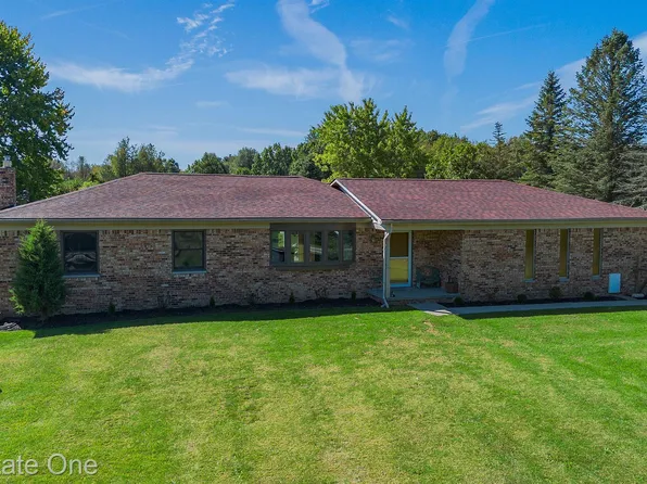 21655 Spears Rd, Pinckney, MI 48169