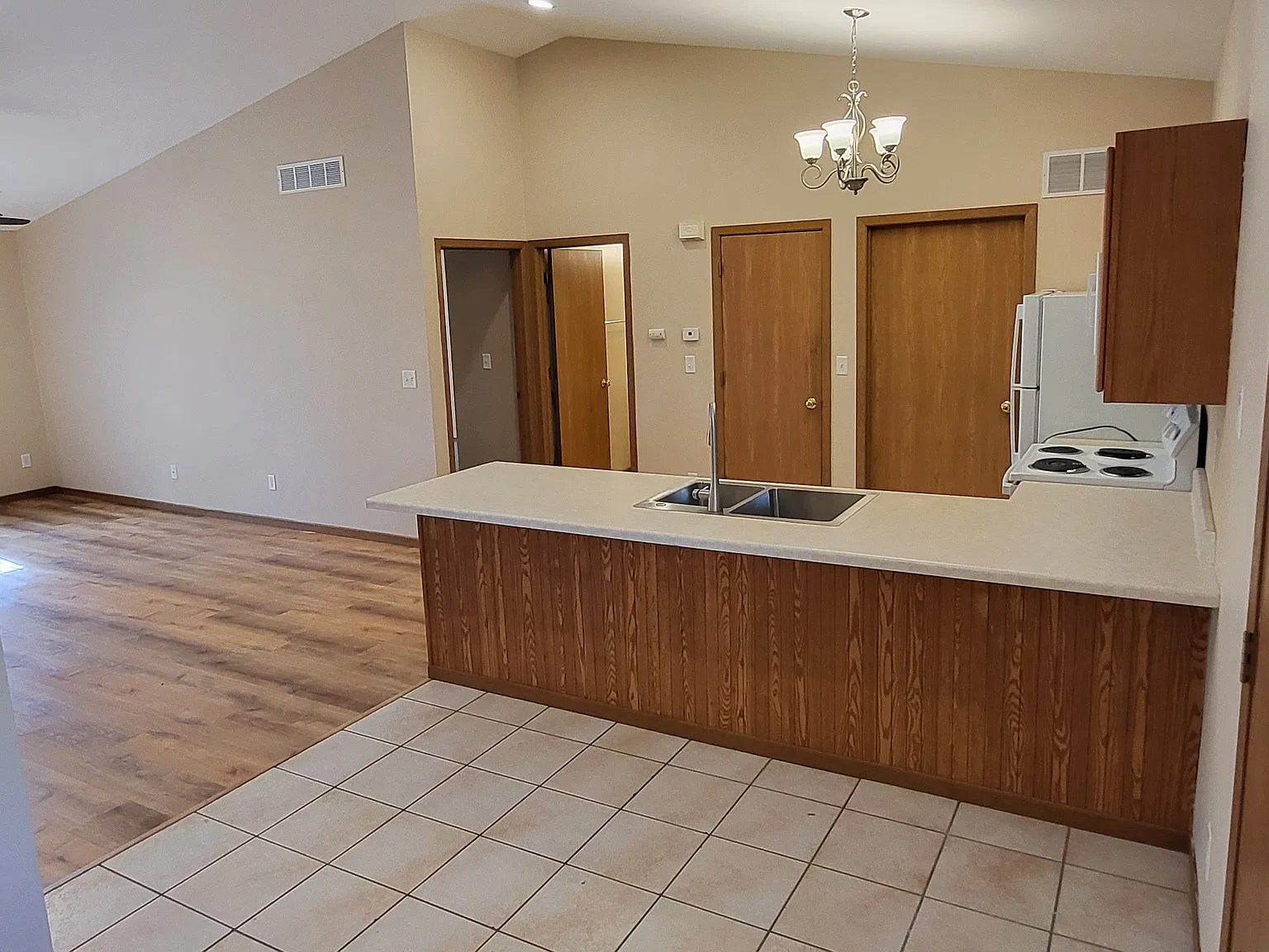 2 bed, 1000 sqft, $1,475 — Photo 1