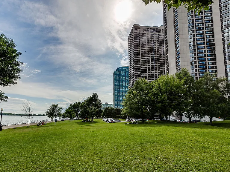 33 Harbour Sq #2208 — Photo 54