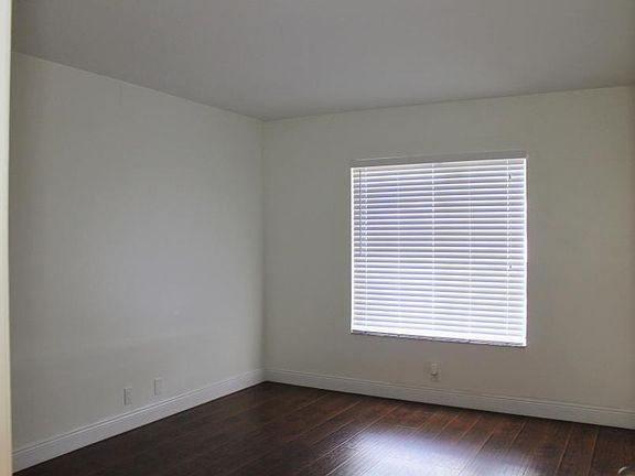 5th image of 1153 The Pointe Dr