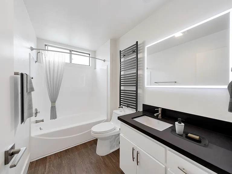 Oasis Apartments — Photo 18