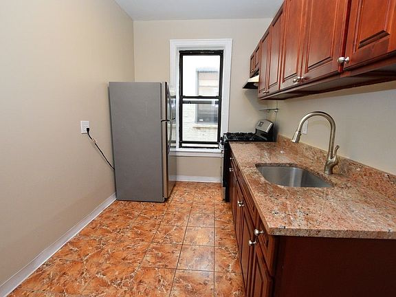 4th image of 48-42 41st St #2R