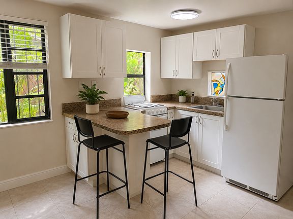 3rd image of 3131 Mary St #3133-A
