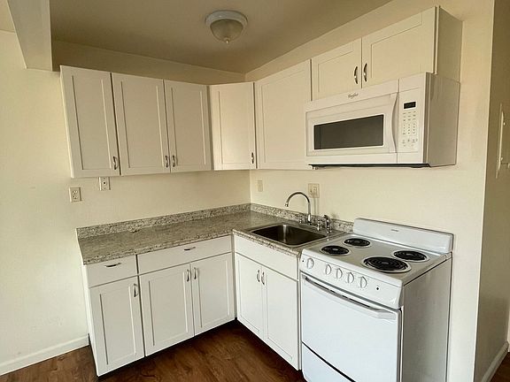 3rd image of 715 Parker St #2