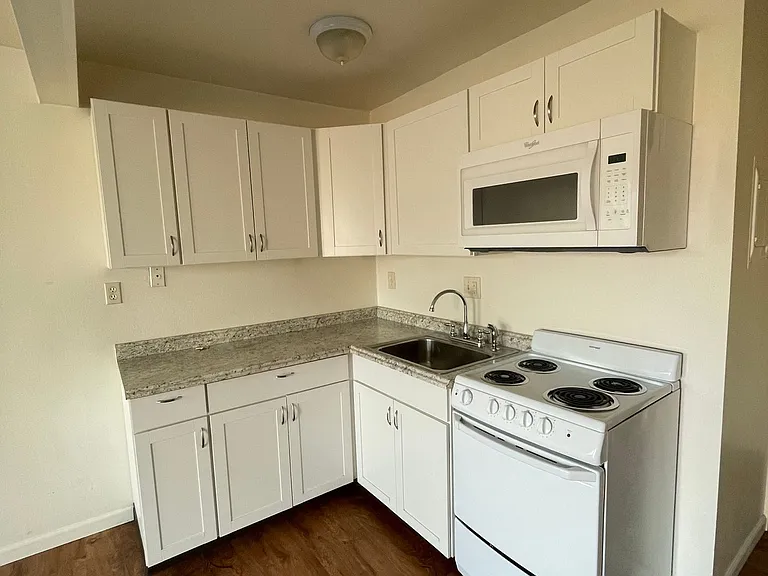 715 Parker St — Photo 5