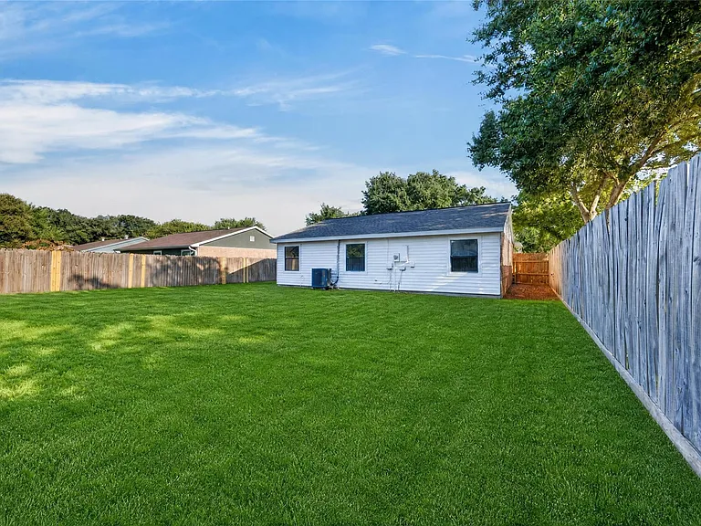 24114 Four Sixes Ln — Photo 33