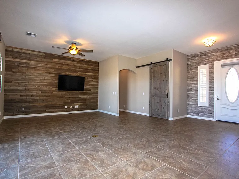 4083 N Pembroke St — Photo 3