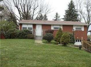115 Convair Dr, Coraopolis, PA 15108